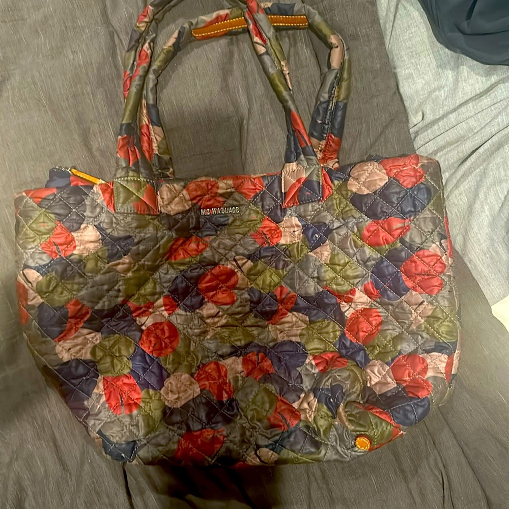 Medium floral MZ wallace bag!! Great condition!
Ref, blue, olive and tan